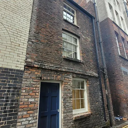 10 Hockenhall - Liverpool'S Oldest House Exterior photo