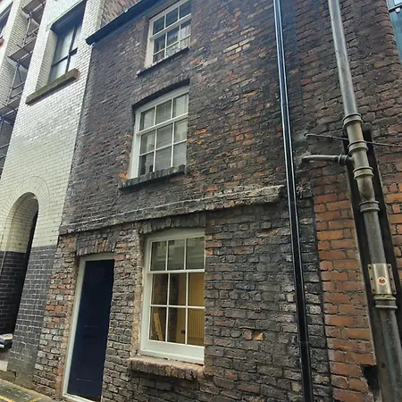 10 Hockenhall - Liverpool'S Oldest House Exterior photo